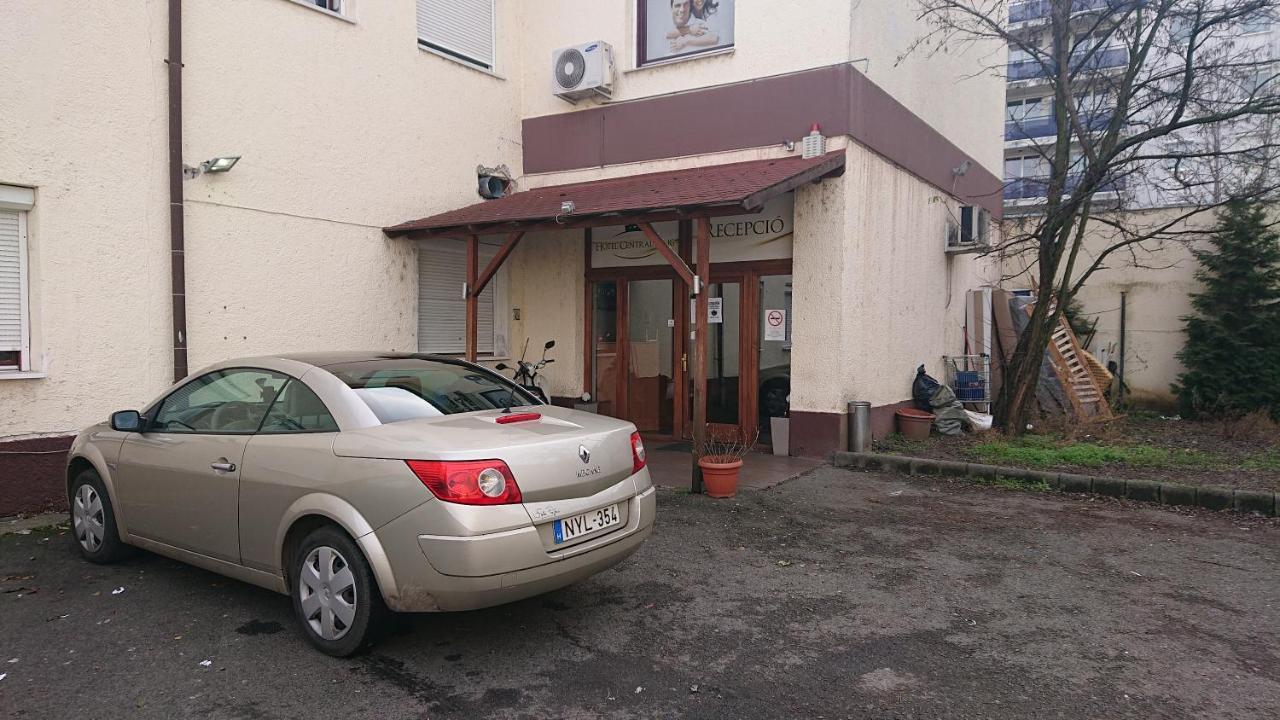 Pillango Munkasszallo Hostel Budapest Exterior photo